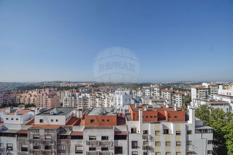 Apartamento T1 para Venda em Rio de Mouro Foto 15