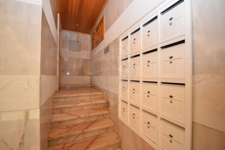 Apartamento T1 para Venda em Rio de Mouro Foto 17