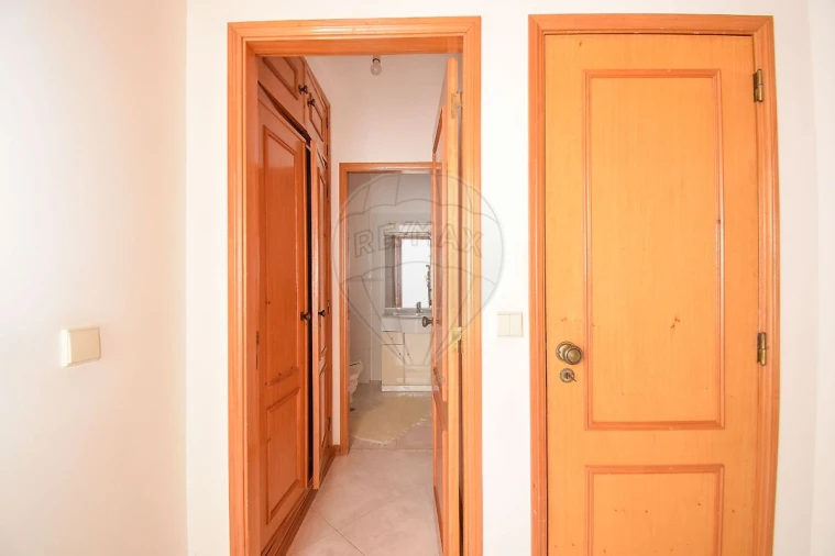 Apartamento T1 para Venda em Rio de Mouro Foto 9
