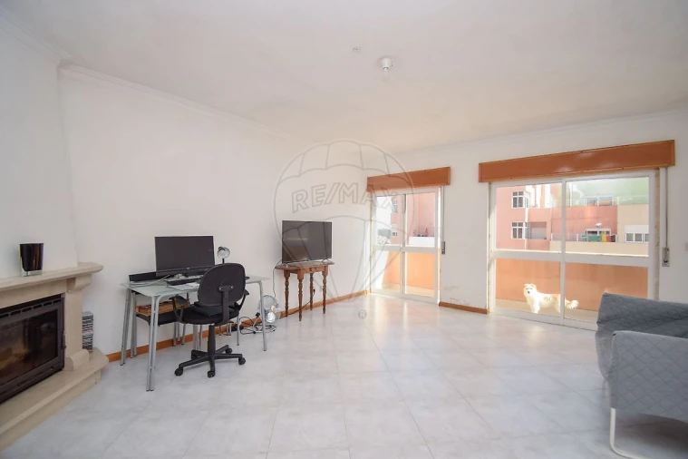 Apartamento T1 para Venda em Rio de Mouro Foto 11
