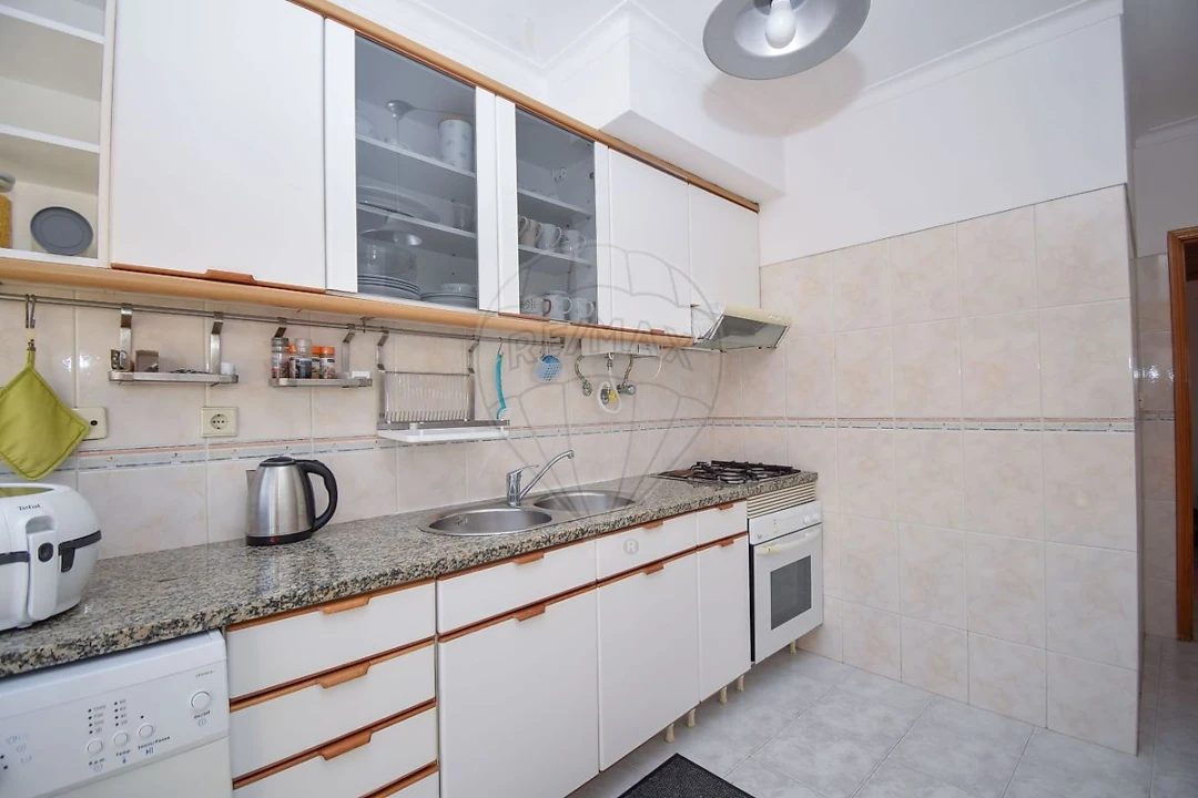Apartamento T1 para Venda em Rio de Mouro Foto 3