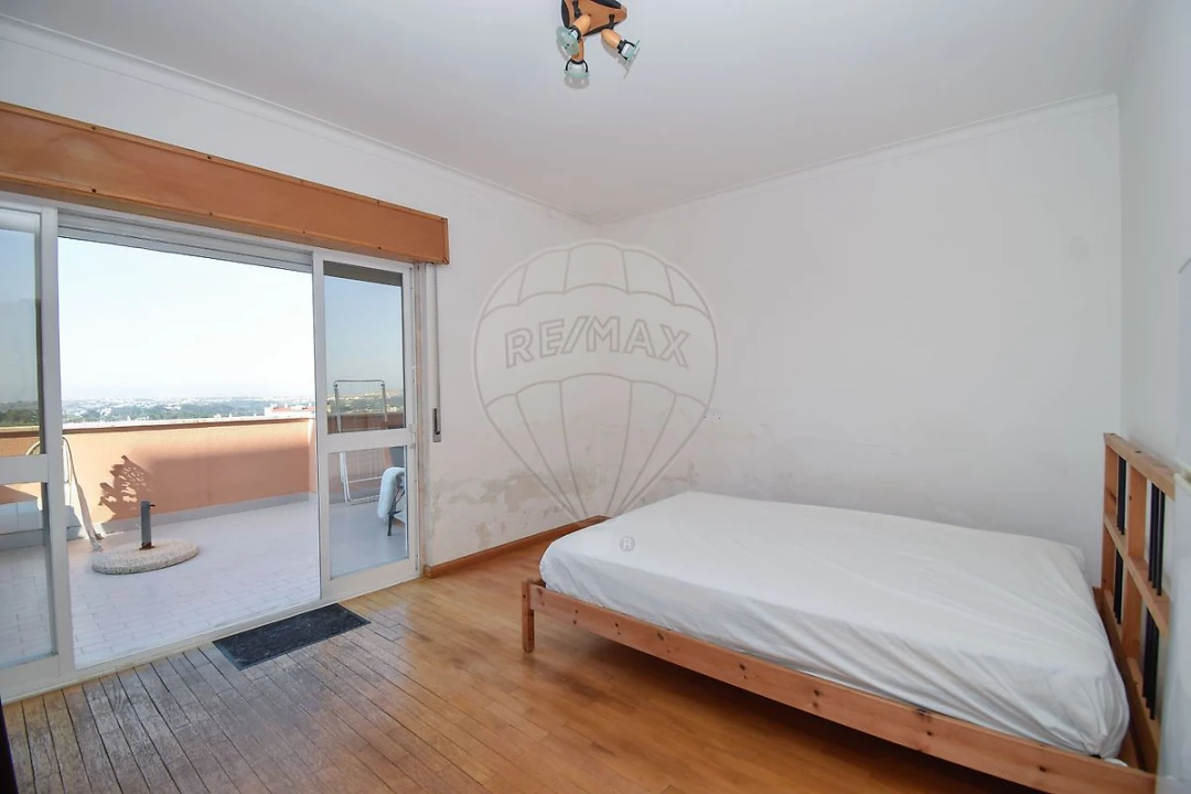 Apartamento T1 para Venda em Rio de Mouro Foto 1