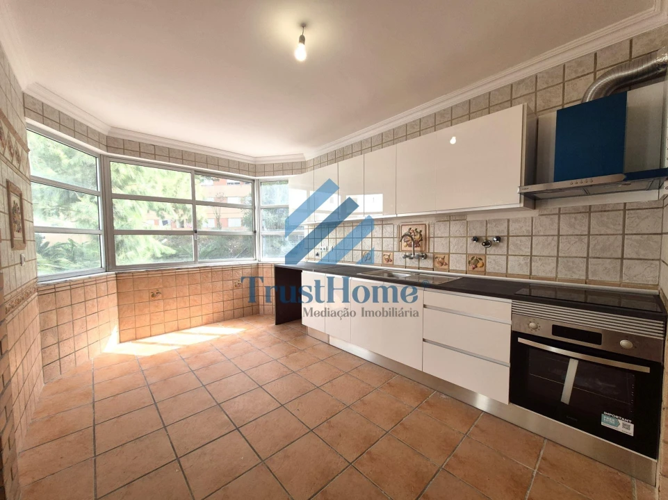Apartamento T3 para Venda em Agualva e Mira-Sintra Foto 1