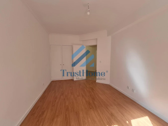 Apartamento T3 para Venda em Agualva e Mira-Sintra Foto 21