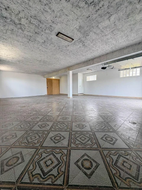 Armazém para Arrendamento em Maceira