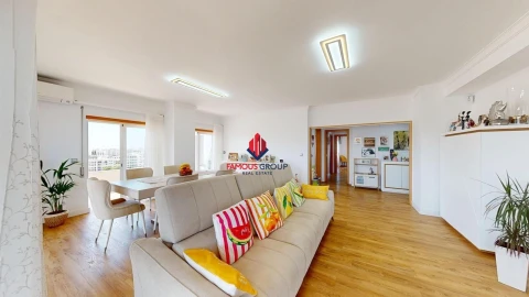 Apartamento T4 para Venda em Portimão