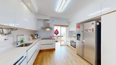 Apartamento T4 para Venda em Portimão