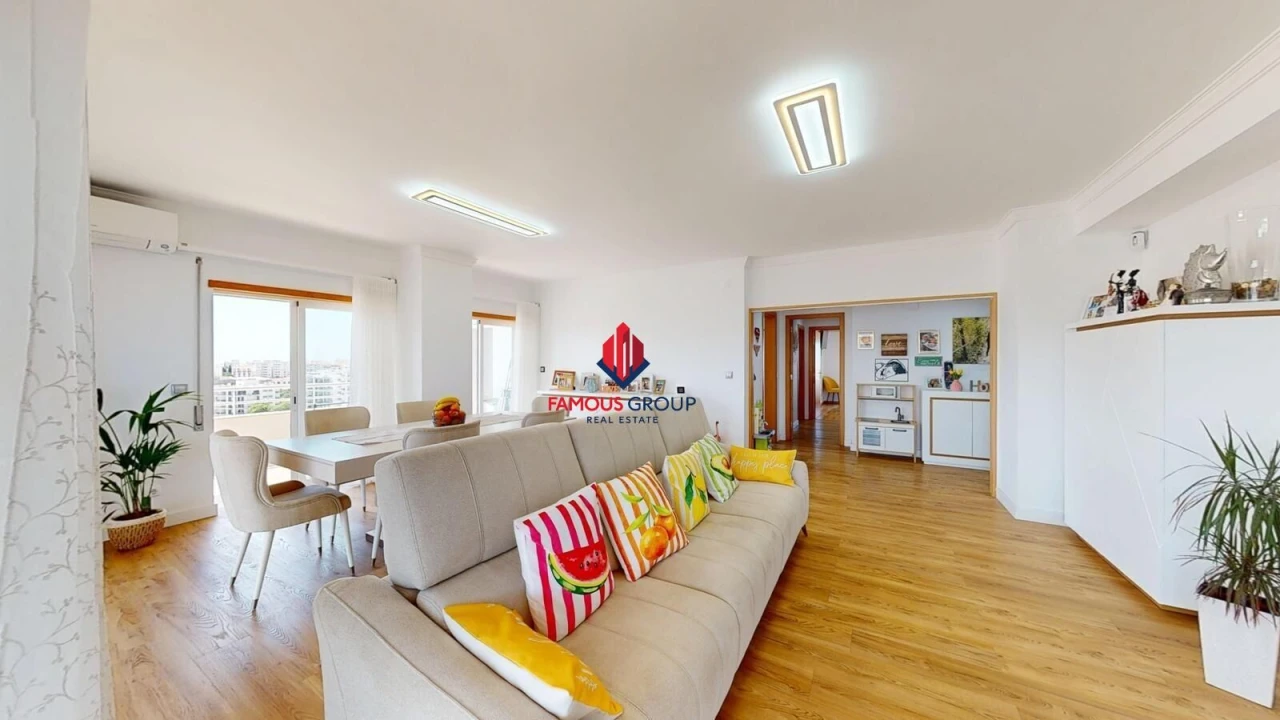 Apartamento T4 para Venda em Portimão Foto 1