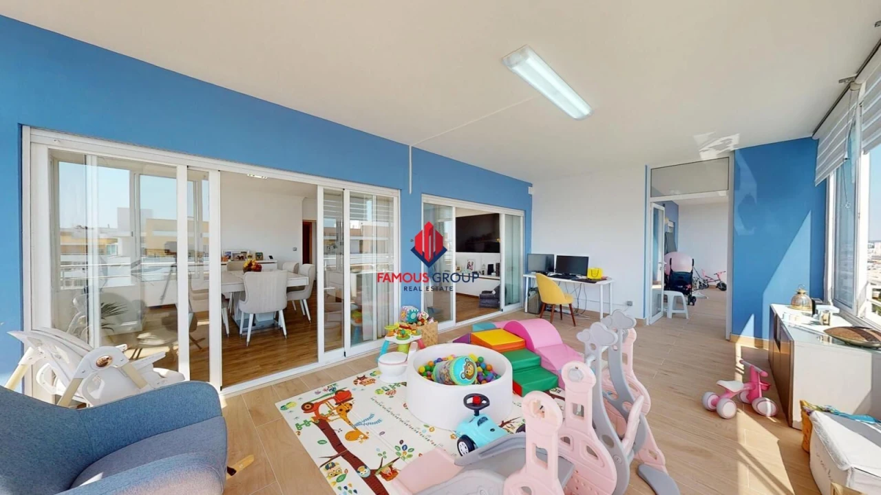 Apartamento T4 para Venda em Portimão Foto 12