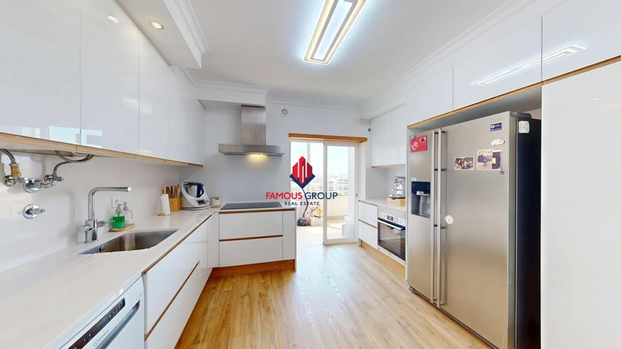 Apartamento T4 para Venda em Portimão Foto 18