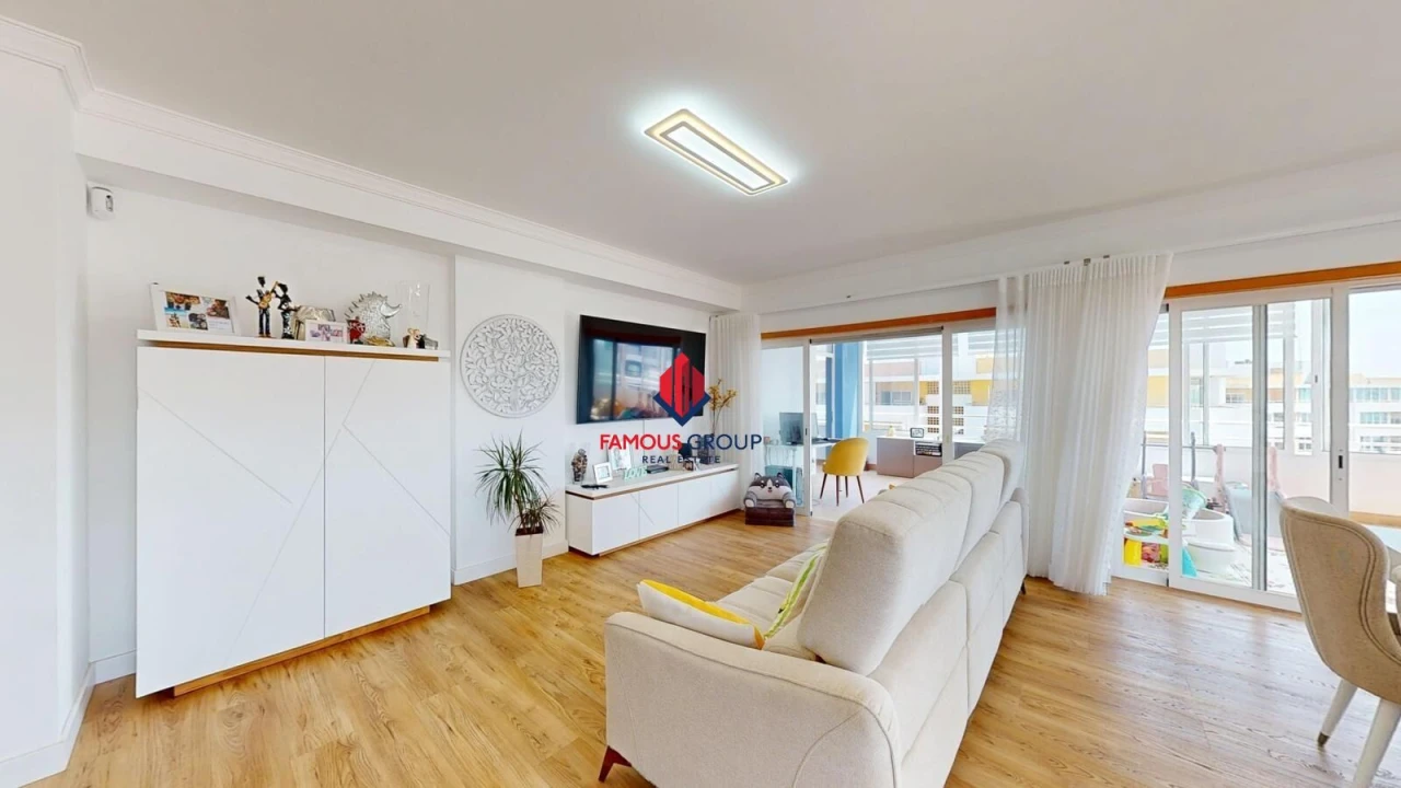 Apartamento T4 para Venda em Portimão Foto 5