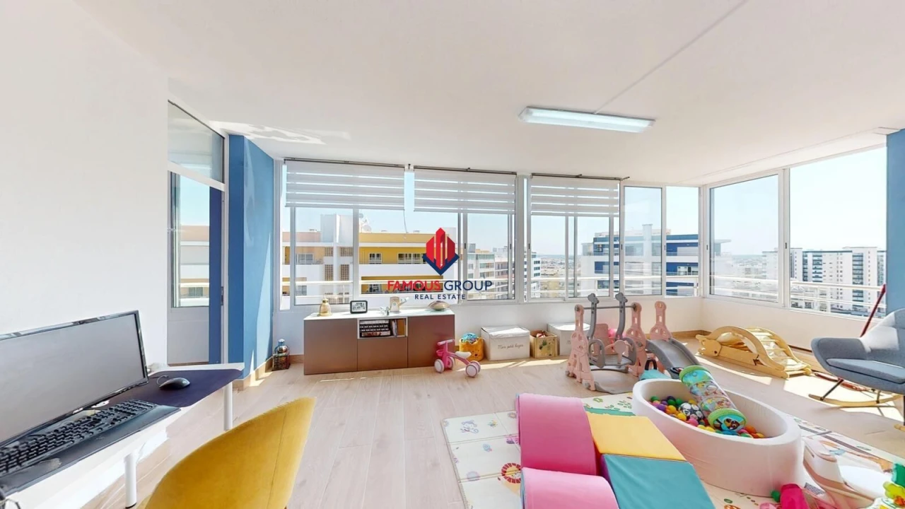 Apartamento T4 para Venda em Portimão Foto 9