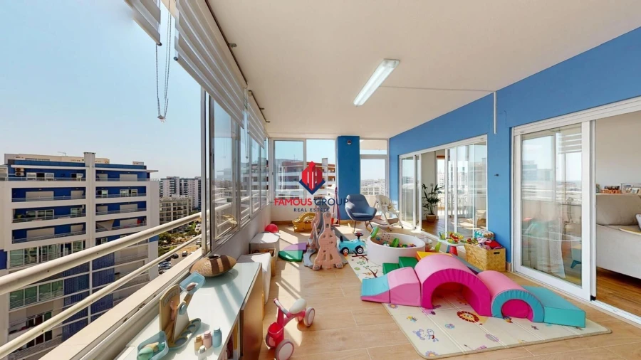 Apartamento T4 para Venda em Portimão Foto 11