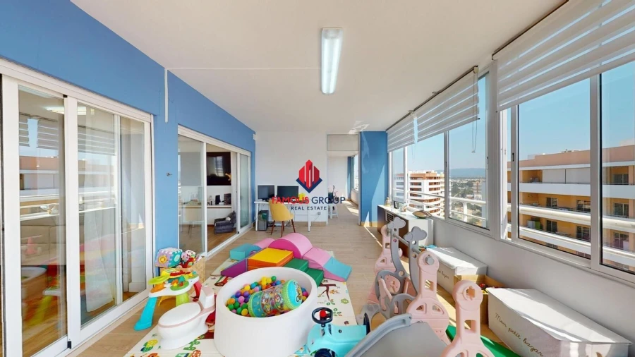 Apartamento T4 para Venda em Portimão Foto 13