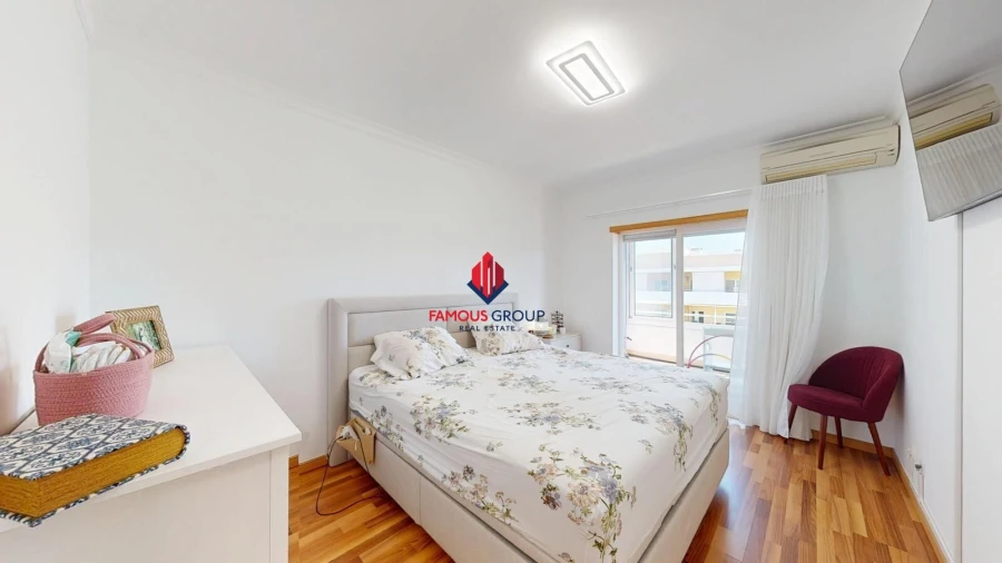 Apartamento T4 para Venda em Portimão Foto 32
