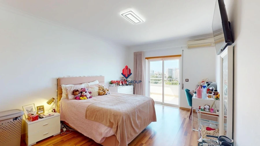 Apartamento T4 para Venda em Portimão Foto 42