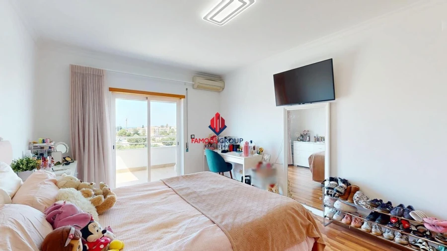 Apartamento T4 para Venda em Portimão Foto 43