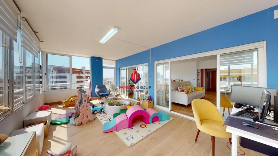 Apartamento T4 para Venda em Portimão Foto 10