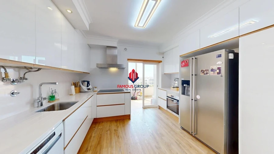 Apartamento T4 para Venda em Portimão Foto 18