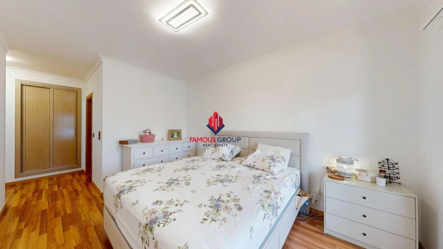 Apartamento T4 para Venda em Portimão Foto 35