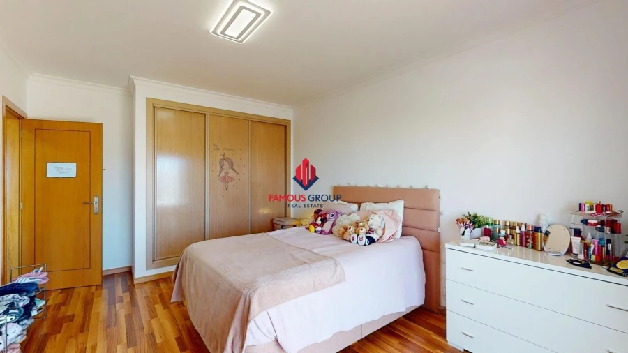 Apartamento T4 para Venda em Portimão Foto 45