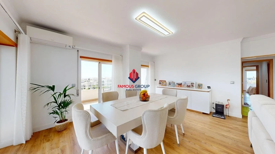 Apartamento T4 para Venda em Portimão Foto 6