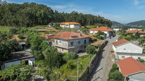 Moradia T3 para Venda em Arentim e Cunha