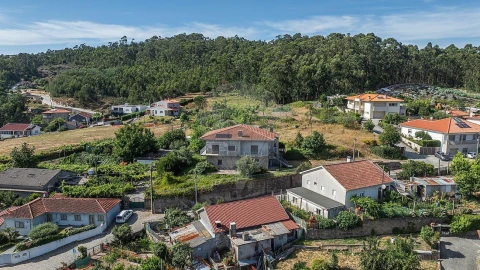 Moradia T3 para Venda em Arentim e Cunha