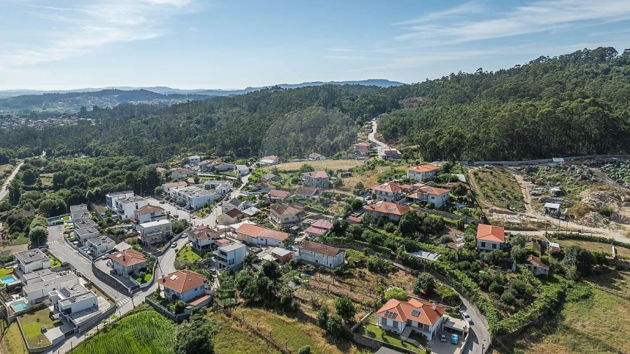 Moradia T3 para Venda em Arentim e Cunha Foto 2