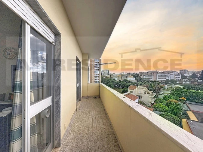 Apartamento T3 para Venda em Portimão Foto 7