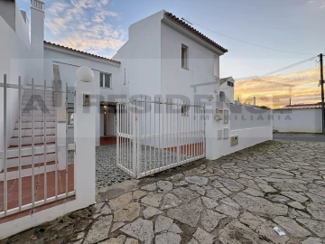 Moradia T3 para Venda em Albufeira e Olhos de Água