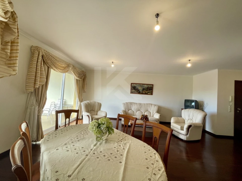Apartamento T4 para Arrendamento em Camara de Lobos Foto 2