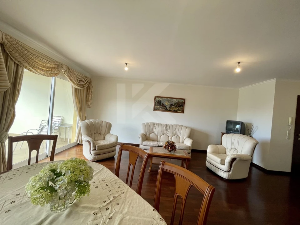 Apartamento T4 para Arrendamento em Camara de Lobos Foto 3
