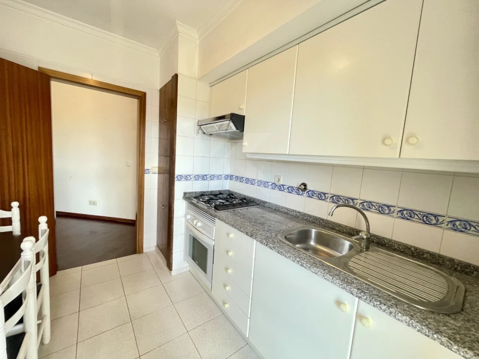 Apartamento T4 para Arrendamento em Camara de Lobos Foto 9