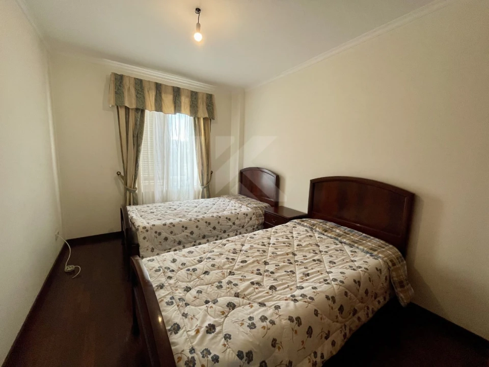 Apartamento T4 para Arrendamento em Camara de Lobos Foto 16