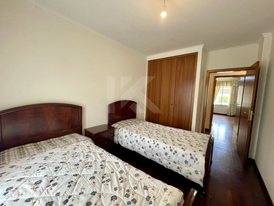Apartamento T4 para Arrendamento em Camara de Lobos Foto 17