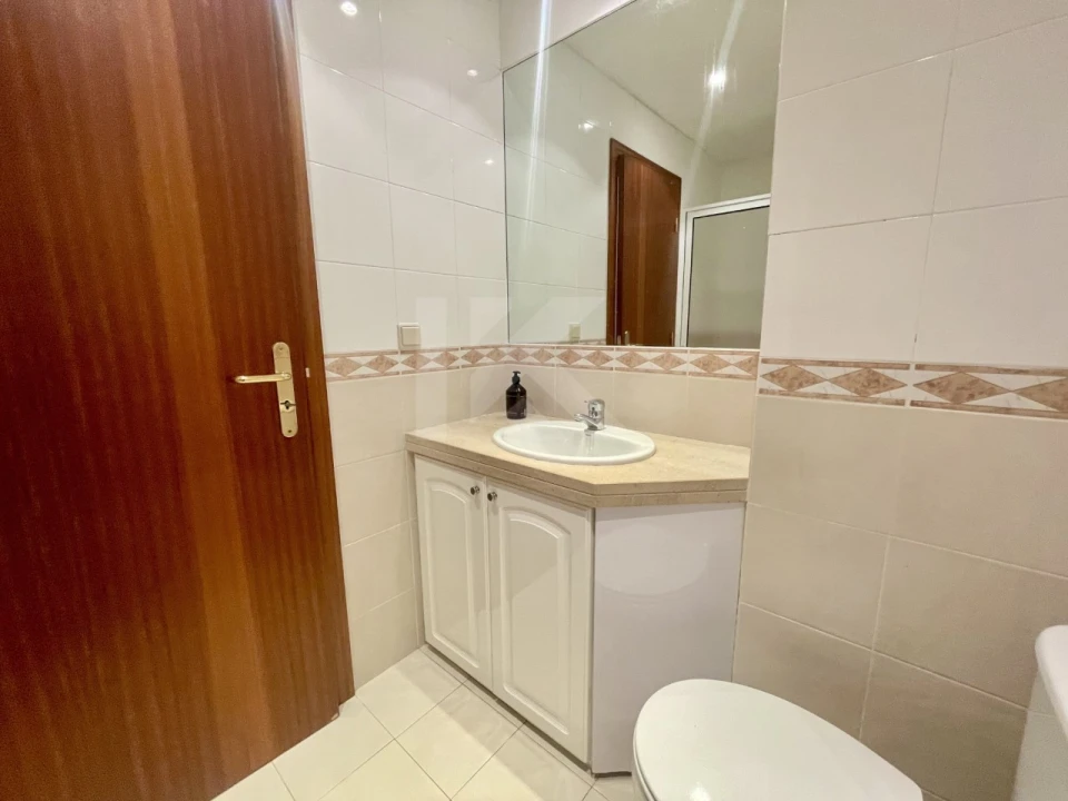 Apartamento T4 para Arrendamento em Camara de Lobos Foto 19