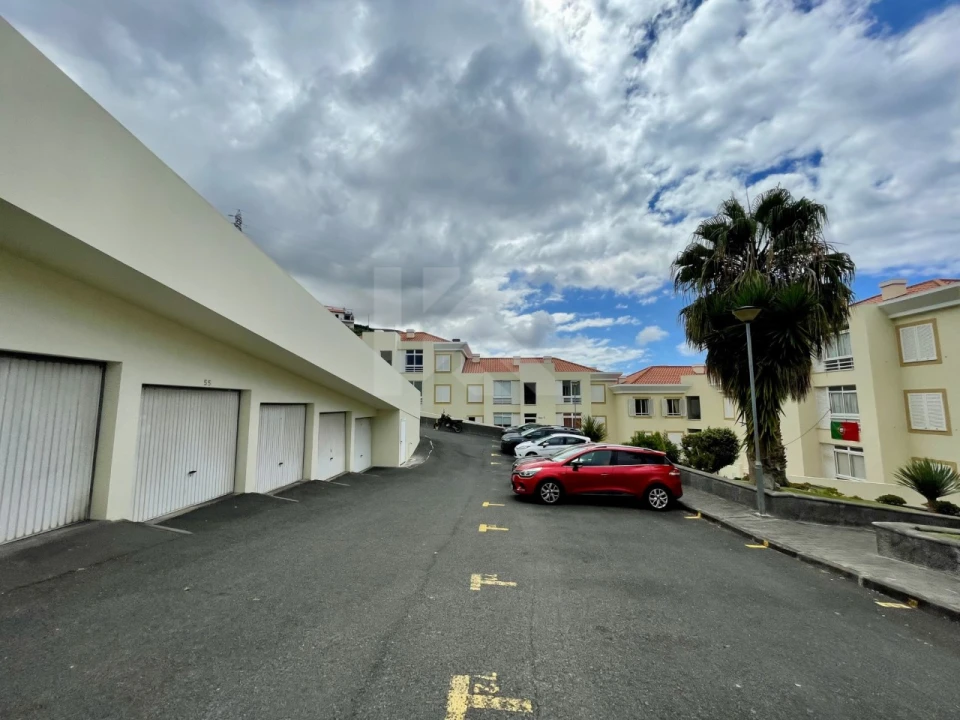 Apartamento T4 para Arrendamento em Camara de Lobos Foto 27
