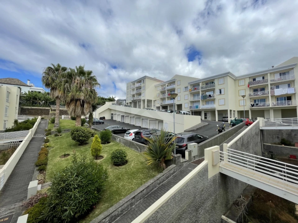 Apartamento T4 para Arrendamento em Camara de Lobos Foto 30
