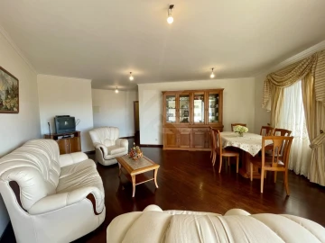 Apartamento T4 para Arrendamento em Camara de Lobos