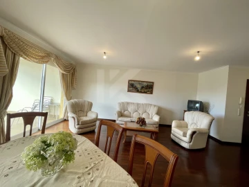 Apartamento T4 para Arrendamento em Camara de Lobos
