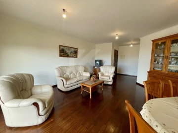 Apartamento T4 para Arrendamento em Camara de Lobos