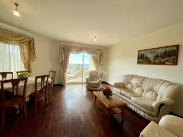 Apartamento T4 para Arrendamento em Camara de Lobos