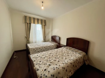 Apartamento T4 para Arrendamento em Camara de Lobos