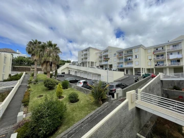 Apartamento T4 para Arrendamento em Camara de Lobos