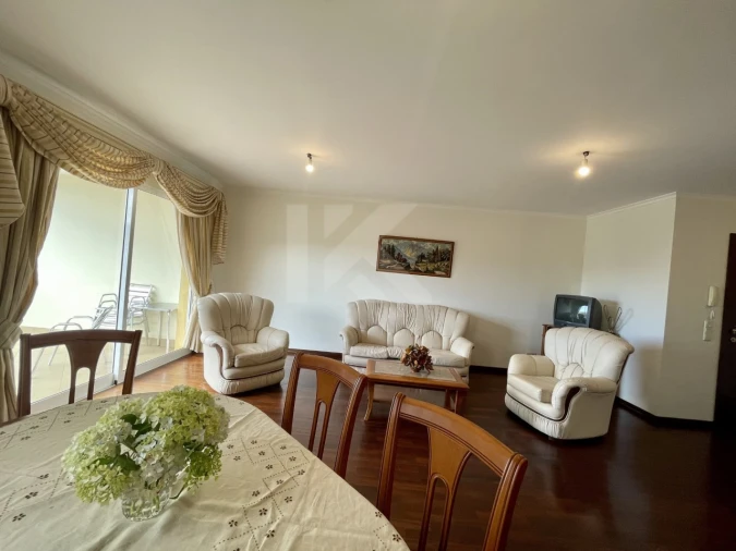 Apartamento T4 para Arrendamento em Camara de Lobos Foto 3