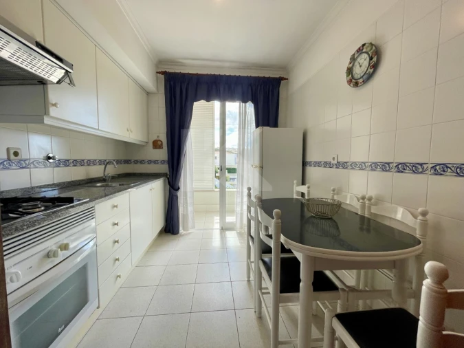 Apartamento T4 para Arrendamento em Camara de Lobos Foto 8