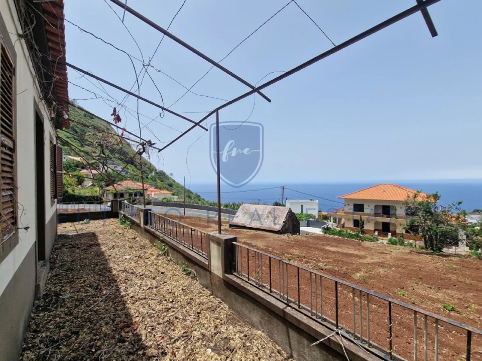 Moradia T3 para Venda em Arco da Calheta Foto 1