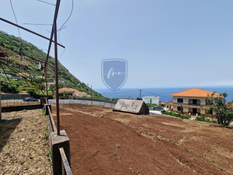 Moradia T3 para Venda em Arco da Calheta Foto 2