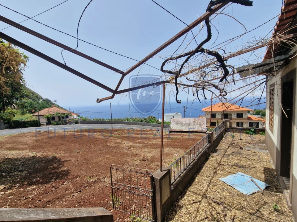 Moradia T3 para Venda em Arco da Calheta Foto 17